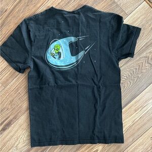 Champion Vintage Spaceship Alien UFO Earth Men's Black T-shirt.